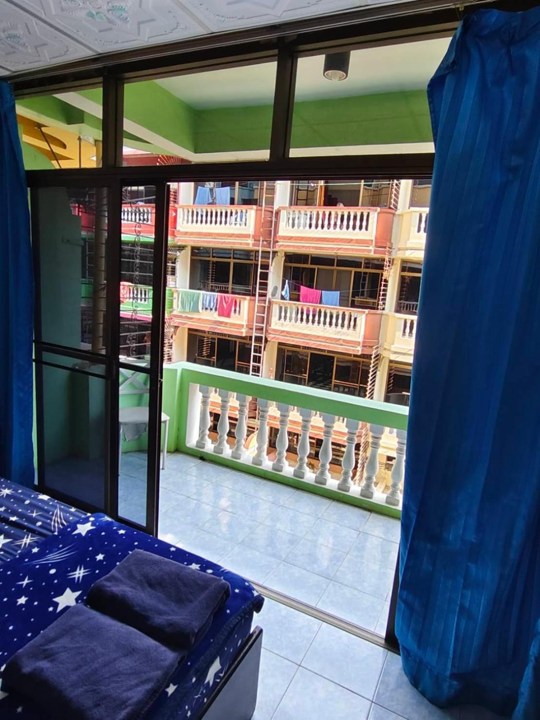 Yuri Guesthouse Джомтиен Бийч Екстериор снимка
