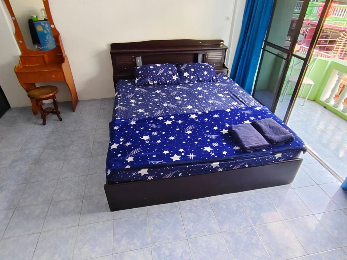 Yuri Guesthouse Джомтиен Бийч Екстериор снимка